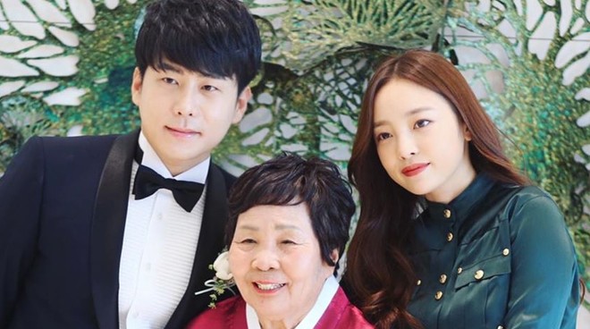 Amid Goo Hara's Funeral, Bilogical Mother Asks Photo with Celebrity Hong Seok Cheon