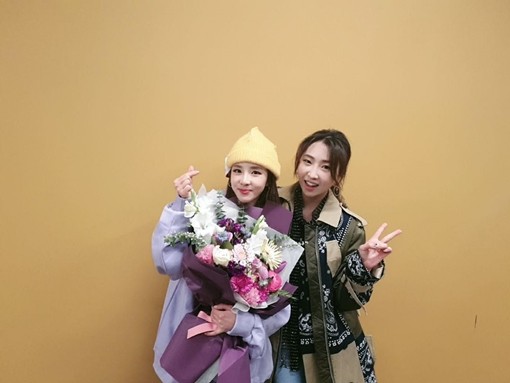 Sandara x Minzy Friendship Captured in a Photo + Sandara Poses for Allure Korea