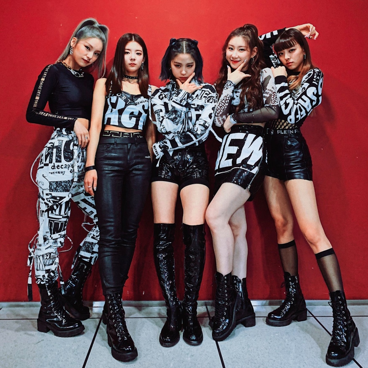 Itzy Stage Outfits Itzy 2020