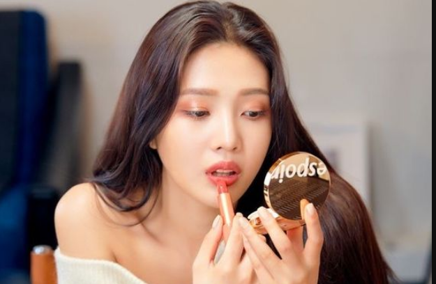 RED VELVET Joy Uses These Cosmetic Brands for her Perfect Visual