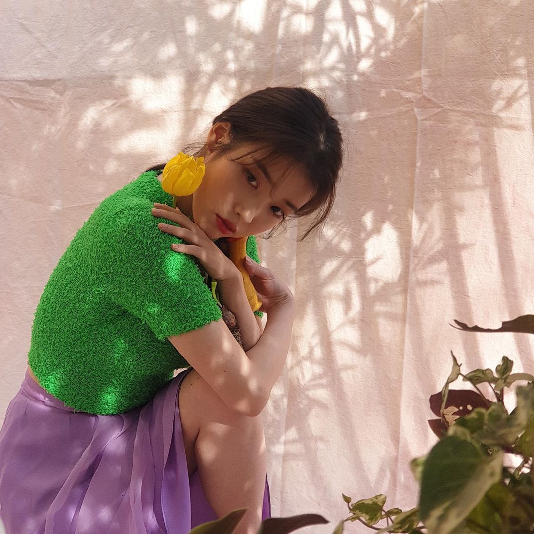 IU, biting flowers and radiating charm, The goddess of spring