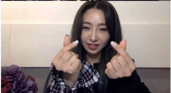 Minzy Gets Emotional As She Admits Going Through A Hard Time Through Live Stream