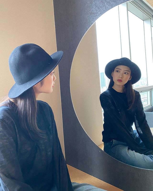 OH MY GIRL Jiho Exhibits Her "Saturday Mood" on Instagram