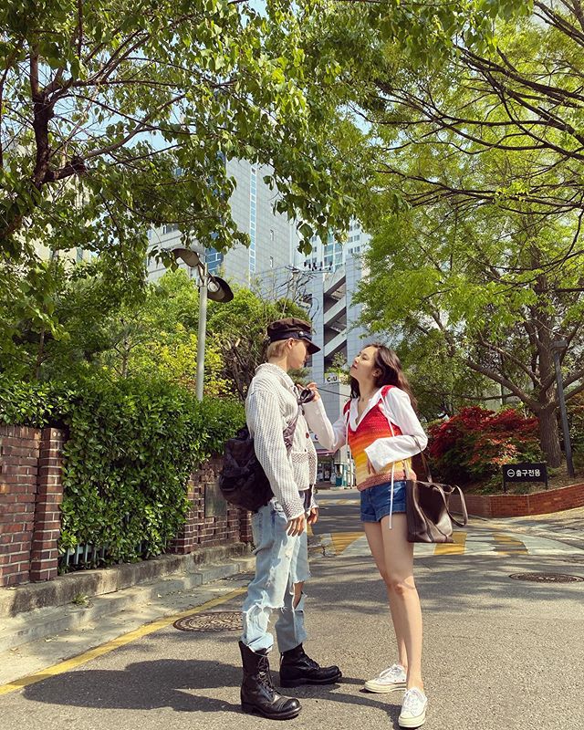 HyunA Thanks Dawn For The Gift + Couple Goes On A Lovely Public Date