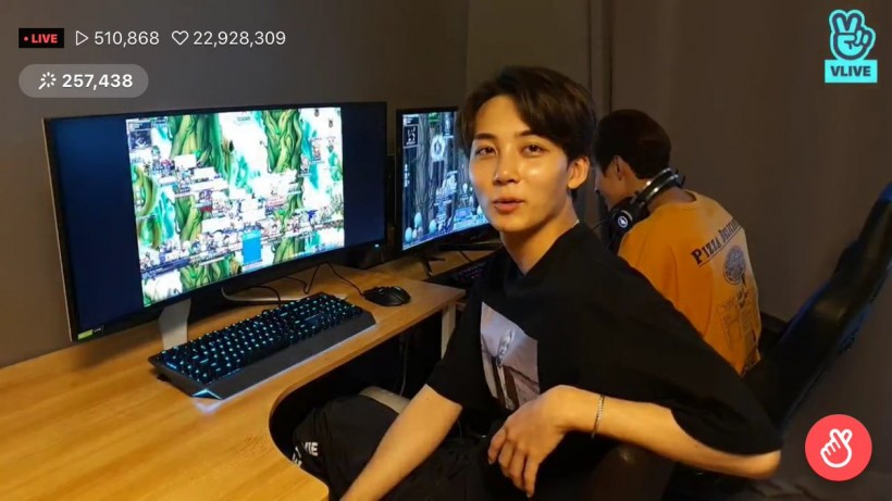 SEVENTEEN Jeonghan Accidentally Cursed While on a Broadcast + Netizens' Unexpected Reactions