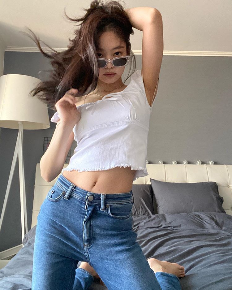 Jennie Goes On An Instagram-Posting Spree With Her "Jentle Home" Collection
