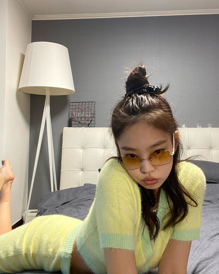 Jennie Goes On An Instagram-Posting Spree With Her "Jentle Home" Collection