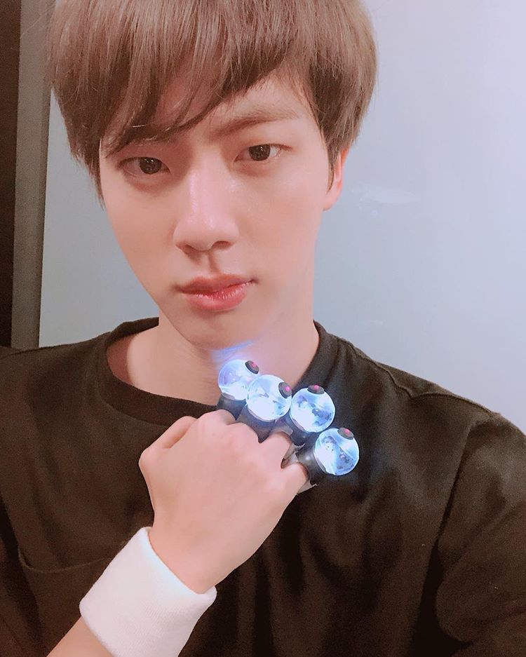 BTS Jin, good-looking doesn't rest even if you take a rest all day