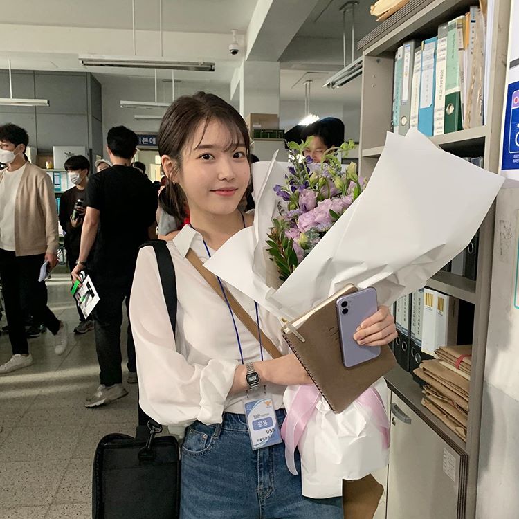 IU Receives Birthday Cake and Flowers While Filming "Dream"