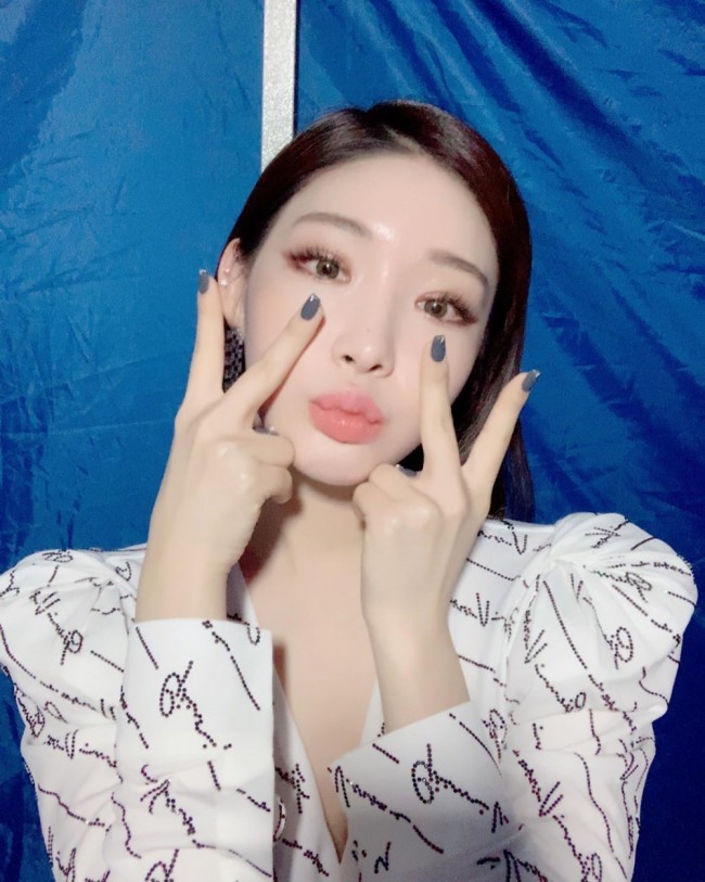 Chungha Receives Criticism for Her Current Look Having Alleged 'Too Much Lip Filler' + Knetz’ Reactions