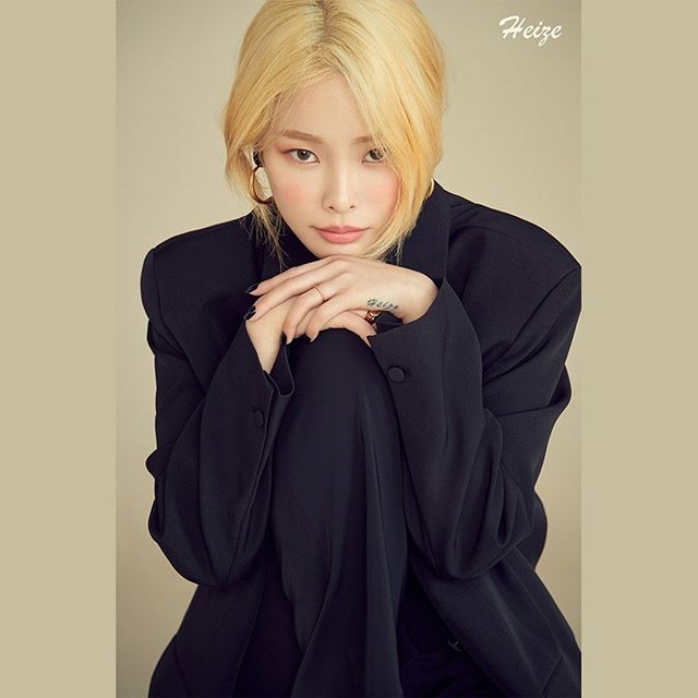 Heize unveils new photo concept, Blonde + chic atmosphere