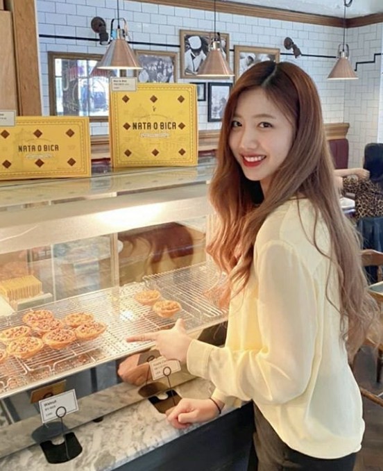 These Cute Cherry Bullet Girls Proved They Are Actually Foodies