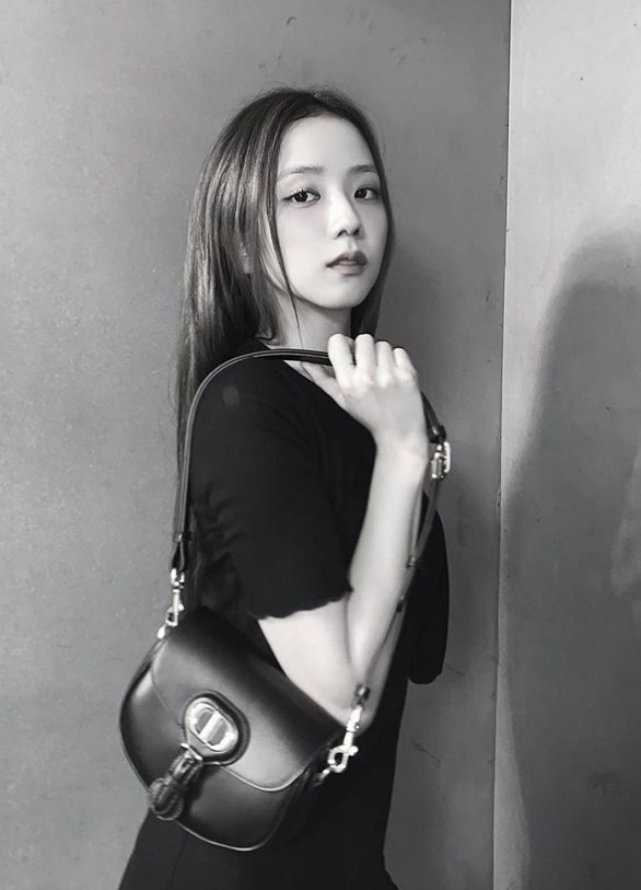 Female KPOP Idols Flaunt Dior Bobby Bag+ How Much Does it Cost?