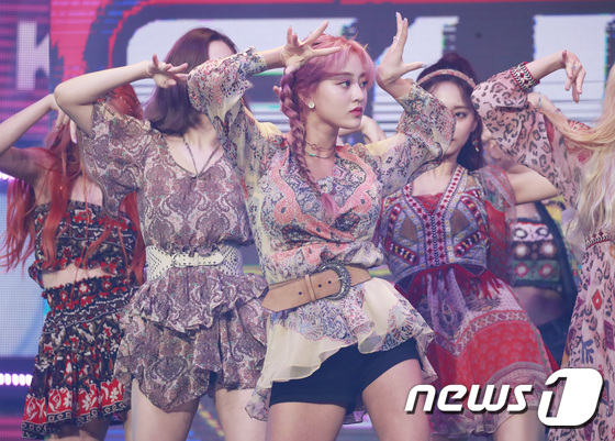 TWICE, first place after comeback