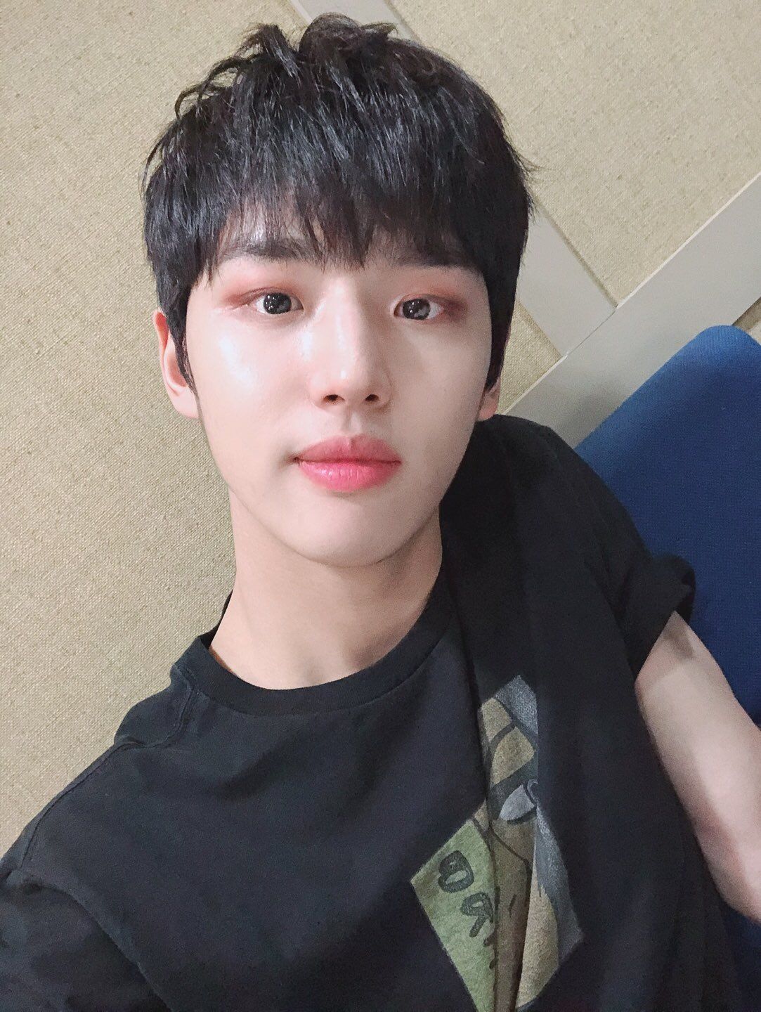 Pentagon Hongseok Under Fire For Calling Onf Frogs In A Pond Kpopstarz