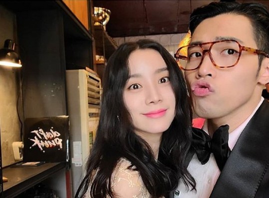 Former Wonder Girls' Hyerim and Fiancé Thrill Fans With Lovely Wedding Invitation Card