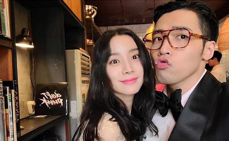 Former Wonder Girl's Hyerim and Fiance Thrill Fans with Lovely Wedding Invitation Card
