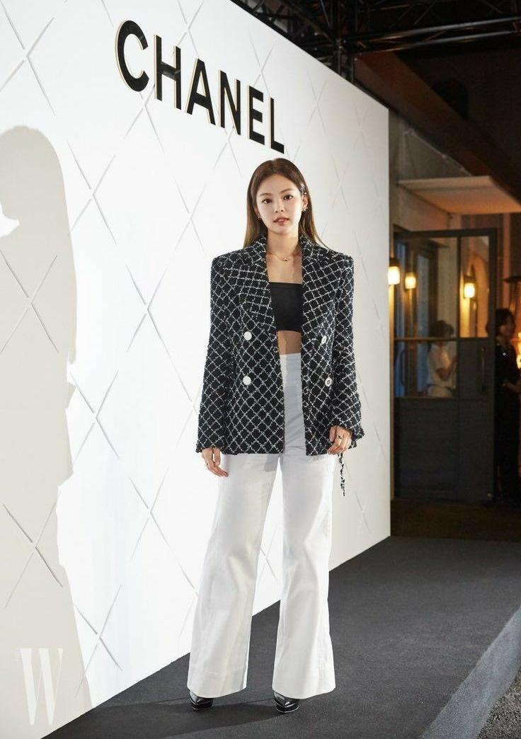 CHANEL  Singer and House ambassador JENNIE becomes the face of the CHANEL  Coco Neige 202122 collection campaign During the shoot she revealed  Just hearing about being able to join the Coco