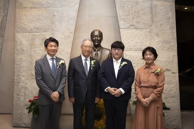 Bang Si Hyuk Wins The 14th Pony Chung Innovation Award