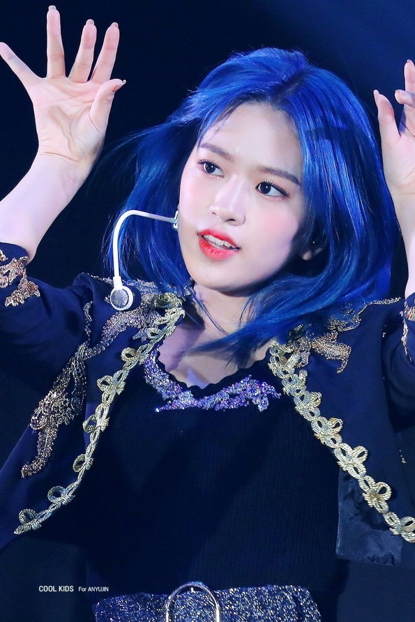 ahn yujin blue hair