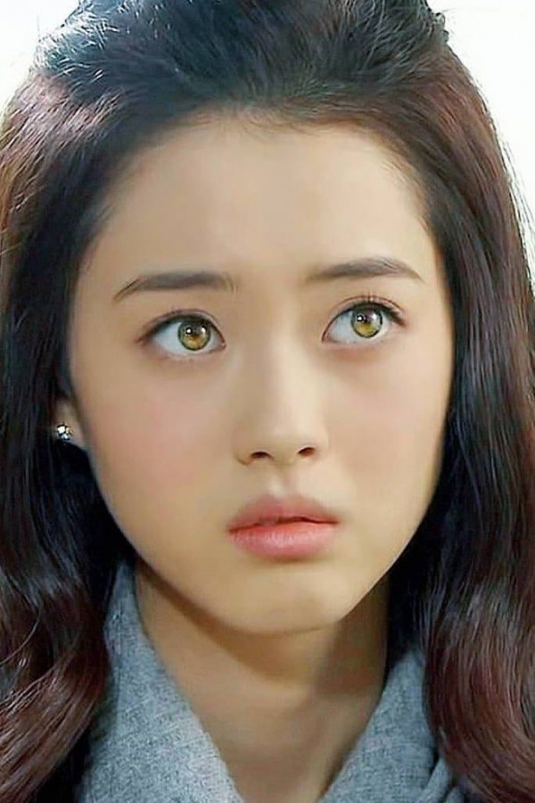 Kpop Idols and Celebrities with The Prettiest Eyes Don’t