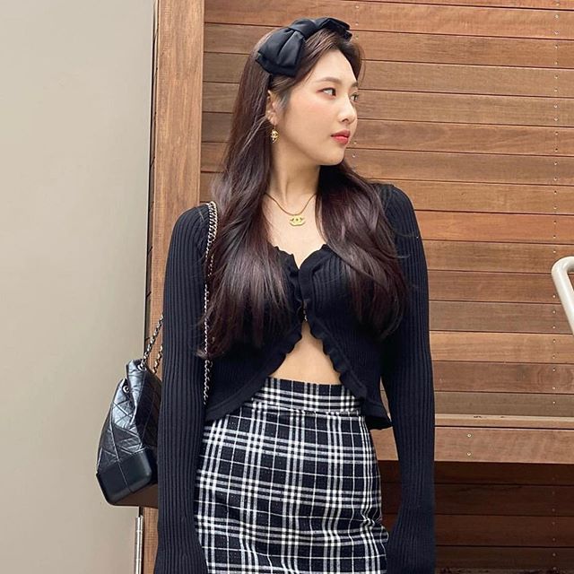 Red Velvet Joy Impresses Fans With Her Style in New Instagram Photos