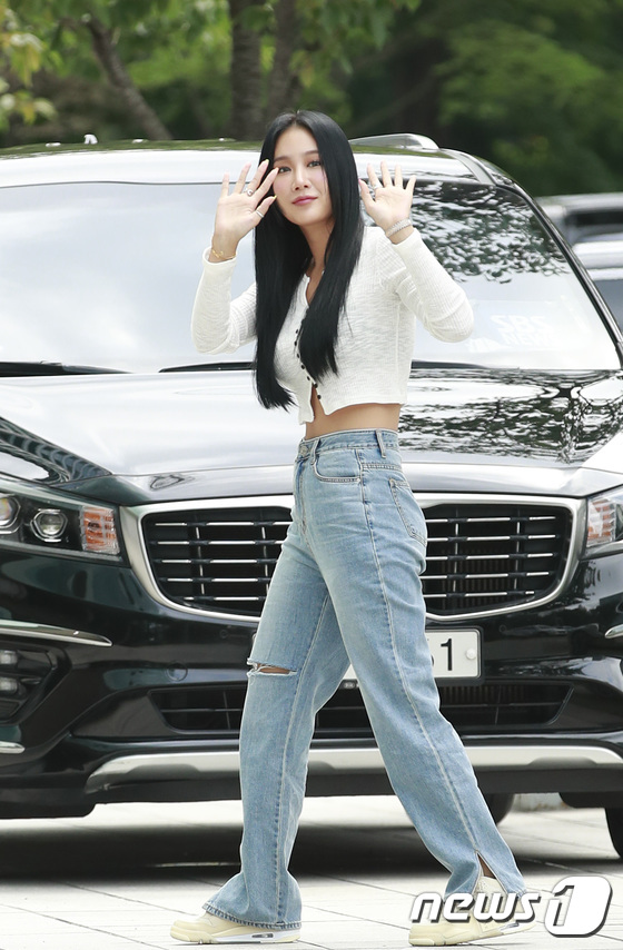 Soyou Was Spotted On Her Way To SBS' Radio Broadcast Power FM 