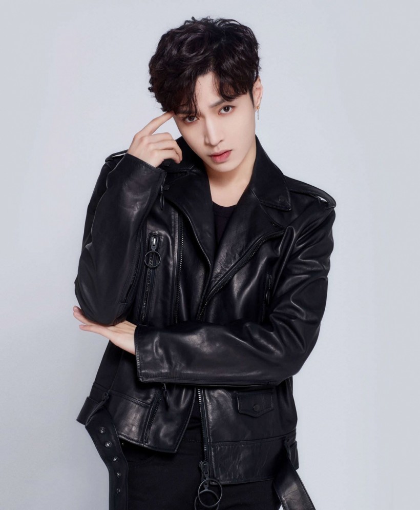 EXO Lay Reveals He Is Staying in Touch with Members + Talks About Kai Being His Healthy Rival