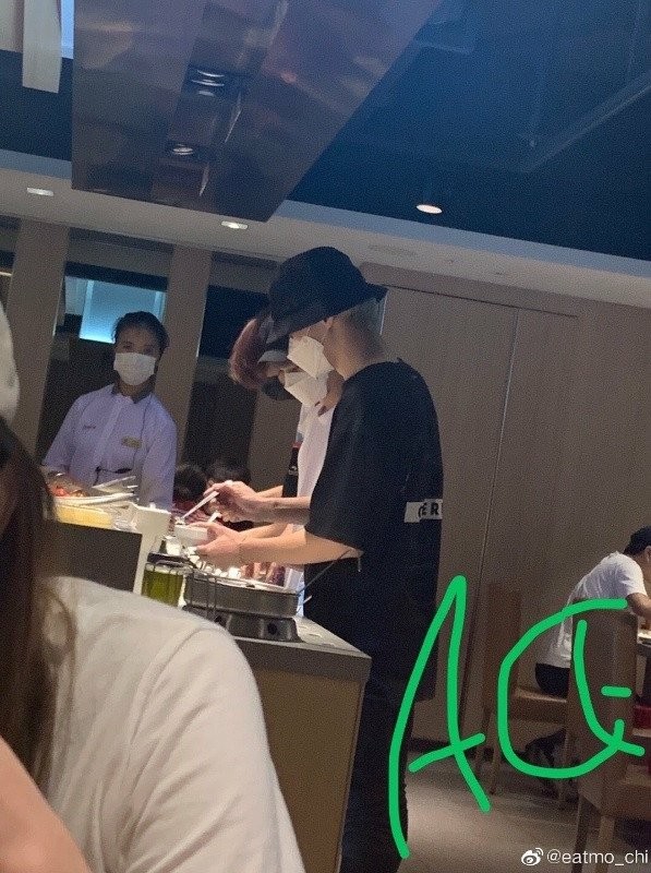 Netizens Defend SEVENTEN's Jun and WayV's Kun & Xiaojun After Being Seen Dining at Restaurant Visited By Coronavirus Patient