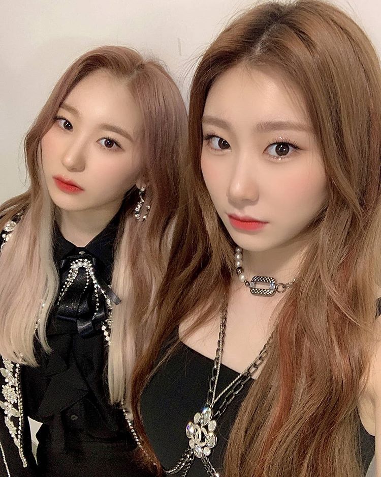 IZ*ONE Chaeyeon and ITZY Chaeryeong Show Off The Power of Their Genes