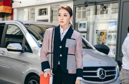 6 Times Dara Flaunts her Fashion Sense while Fulfilling her Travel Goals
