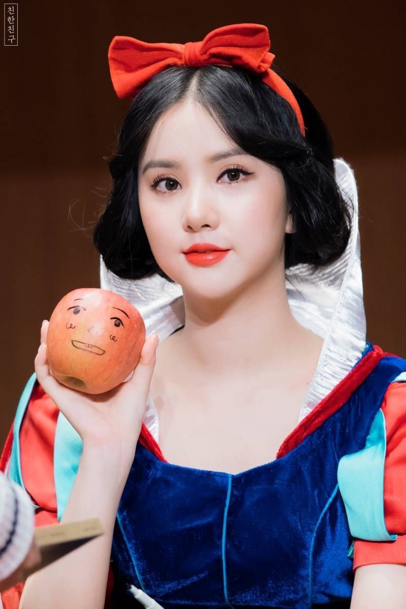 KPOP Idols Wear Snow White Costume 