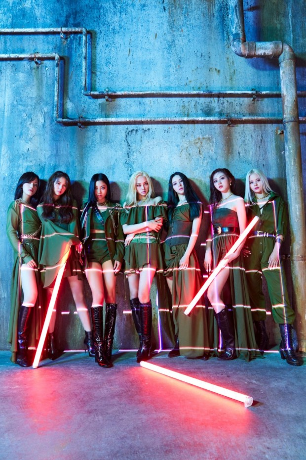 CLC new song “HELICOPTER” hit #1 in iTunes Top 10 Songs chart, worldwide popularity