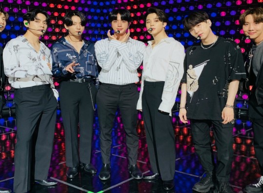 Korean Media Outlets Claim K-Pop Is Losing Its Original Charm Following The Rise In English Songs + See Netizens Reactions
