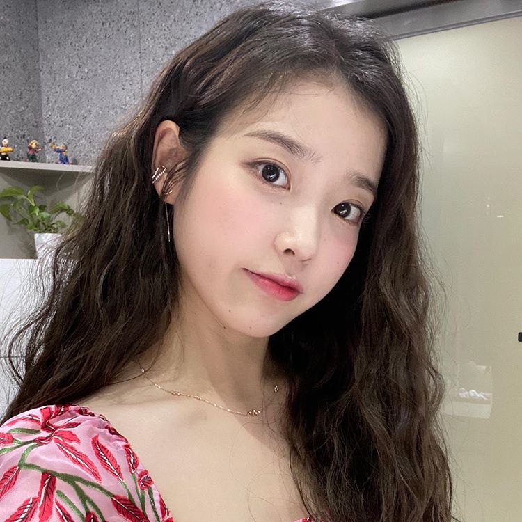 Iu Celebrates Her 12th Debut Anniversary Shares Cute Snaps On Her Instagram Kpopstarz 