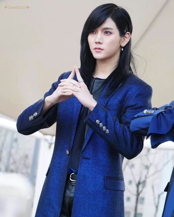 These 13 Male K-Pop Idols With Long Hair Look Like Princes From ...