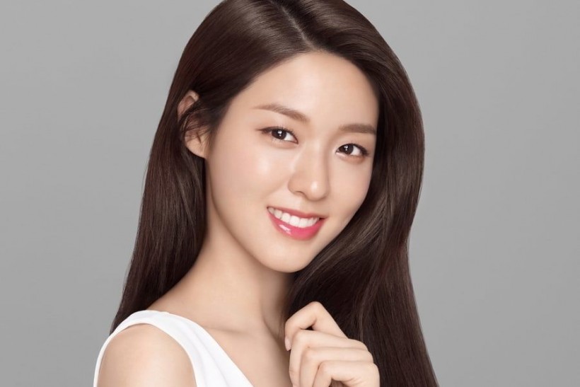 Want to Achieve K-pop Idol’s Eyebrows? Here’s How Coconut Oil Can Help It Grow + Tips & Recipe