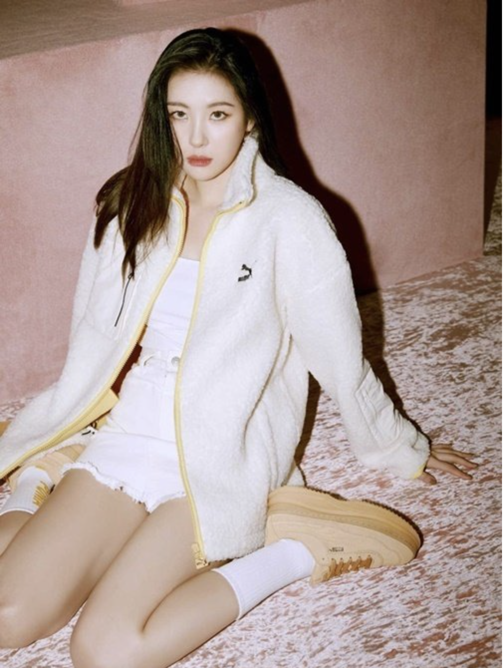 Sunmi, overwhelmingly sexy wearing a winter jacket