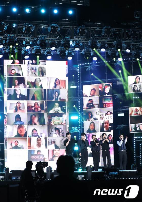 ASTRO Meet Fans at The ONTACT 2020 Gangnam Festival K-Pop Concert
