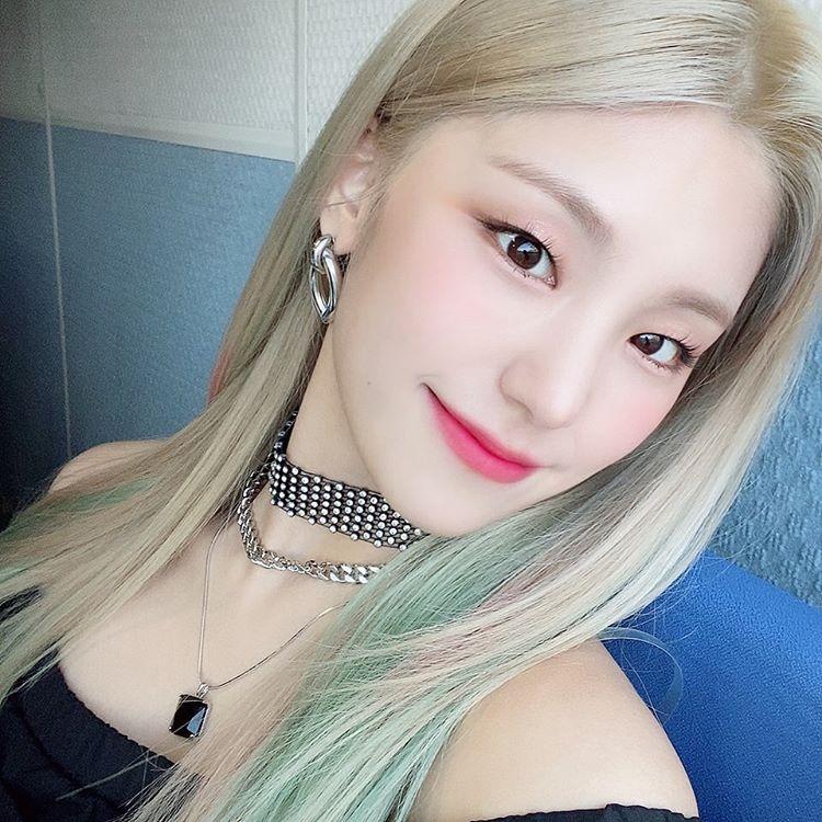 ITZY Yeji, a mysterious visual that shoots the hearts of fans