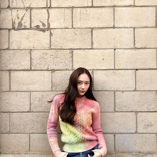 Krystal Jung, perfectly digests the unique pink knit
