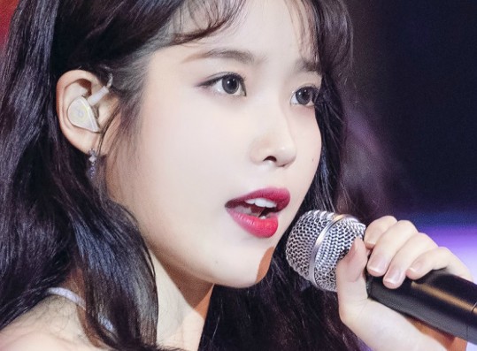 IU Opens Up About Her Experience With Insomnia