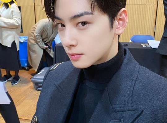 Cha Eun-woo, milky skin + perfect look