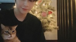 Kang Daniel, with a cat at the end of the year