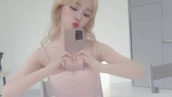 OH MY GIRL Seung Hee, a lovely mirror selfie