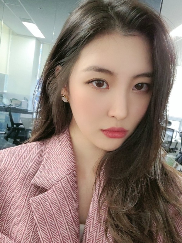 Sunmi Shares Her Current Knee Condition | KpopStarz