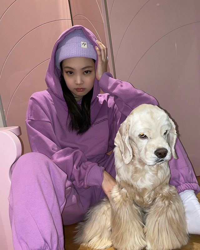 Jennie, transformed into a purple doll, even a dog 'HIP'