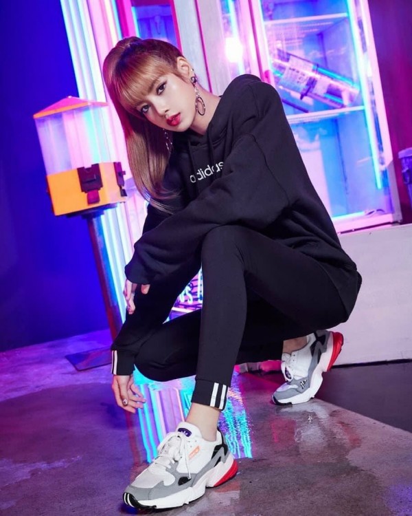 blackpink lisa shirt