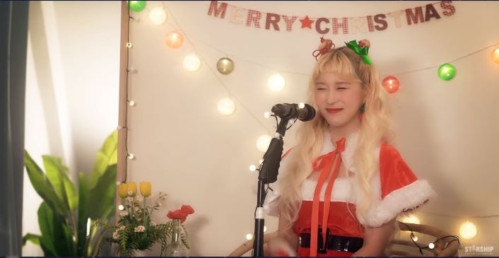 Santa Tell Me Performed by 우주소녀 다영 (WJSN DAYOUNG)