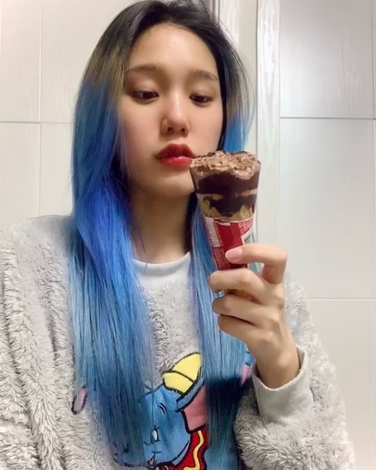OH MY GIRL Mimi, Does our company have an ice cream freezer? Happy “choco lovers”